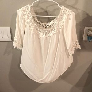 White lace off shoulder 1/4 sleeve shirt